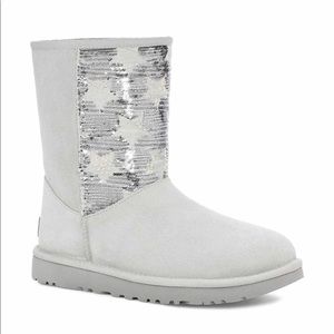 🔥LAST PAIR!!🔥UGG Classic Sequin Starts Short Boot.